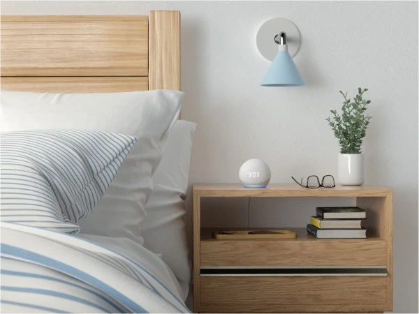 Amazon Echo Dot (4. Gen.) Mit Uhr Weiß 8 Amazon Echo Dot (4. Gen.) Mit Uhr Weiß – Bild 6